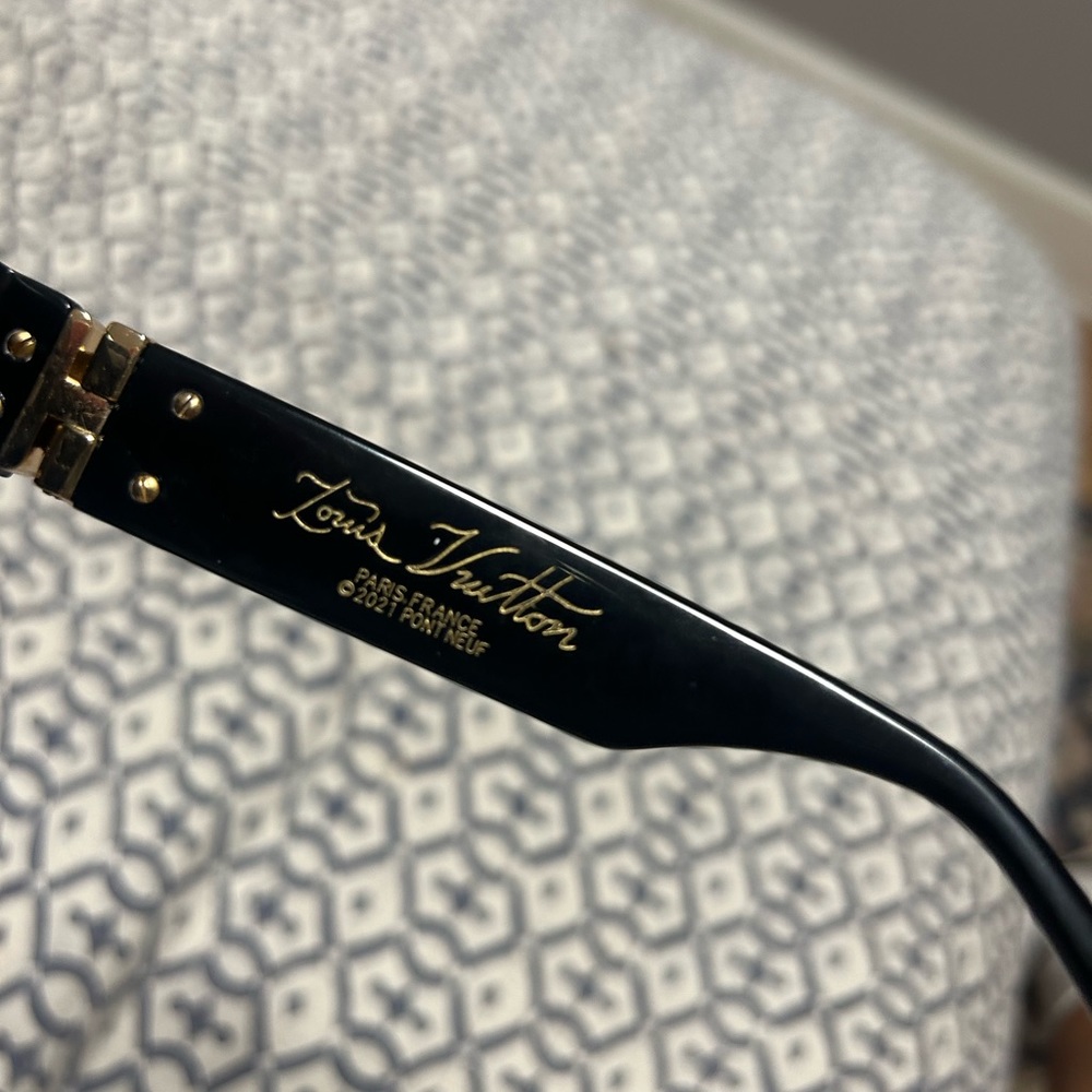 Authentic Louis Vuitton sunglasses - Picture 5 of 10